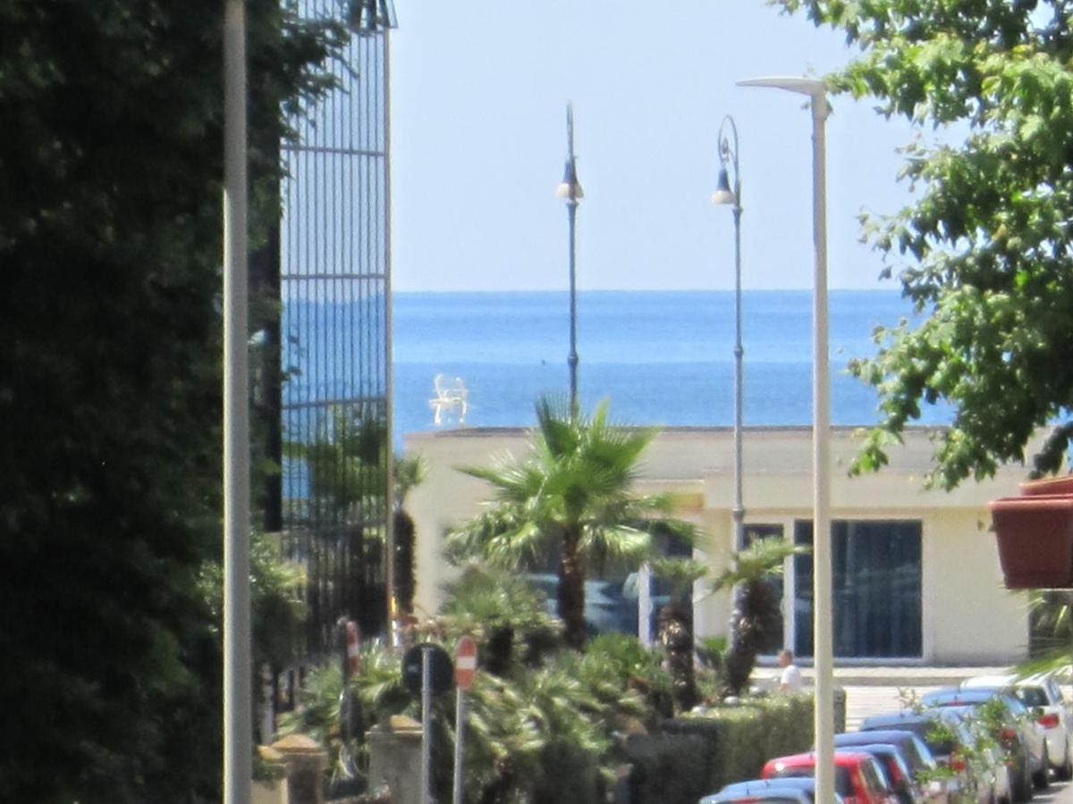 Piuma Celeste A Due Passi Dal Mare E Dal Centro Storico Lido di Ostia Exterior foto